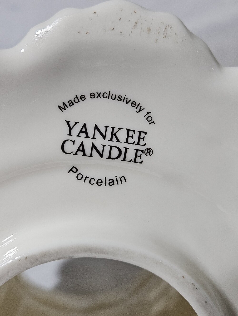 Yankee Candle Porcelain Lamp Shade. White Cottage Style - Picture 3 of 3